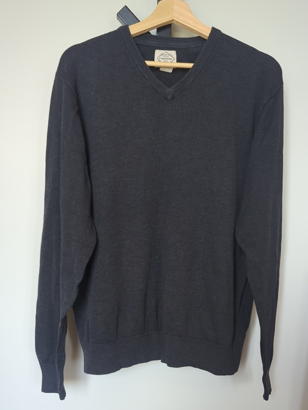 St. John's Bay Men's Charcoal V-Neck Sweater Size L